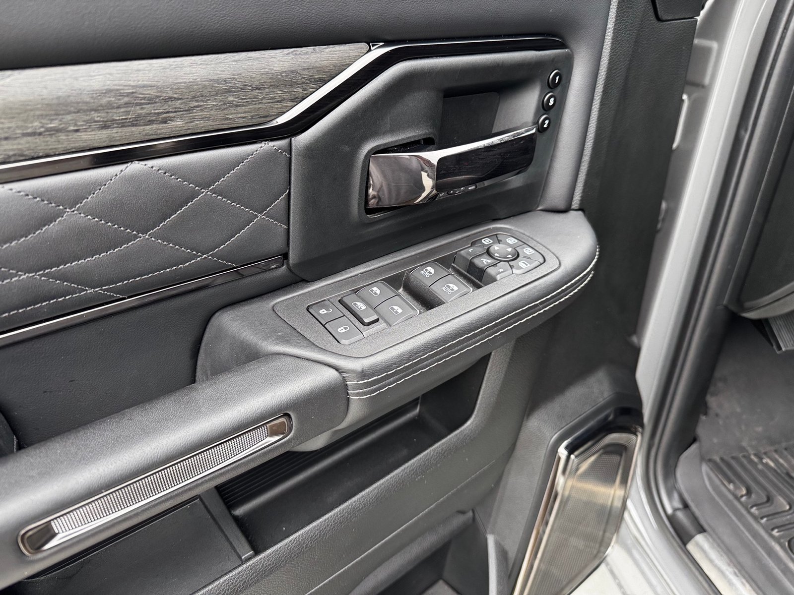 2025 RAM Ram 2500 Pickup Limited - Photo 17